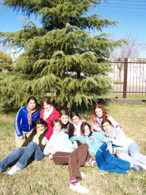 En el patio de la escuela ...